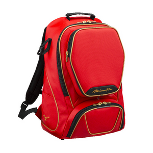 Sac à dos Mizuno Pro rouge avec multiples compartiments et bretelles rembourrées pour sports de combat